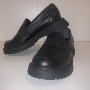 Franco Sarto L-Reza Black loafers, Size 6 Patent Leather.